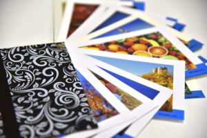 Cartoline a ventaglio della Belle Arti Bologna, lavorate dalla stampa digitale fino al cartaceo